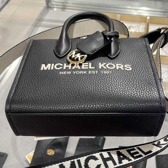 MICHAEL KORS
Mirella Extra-Small XS Shopper XBody Crossbody Bag
NWT - Picture 7 of 16